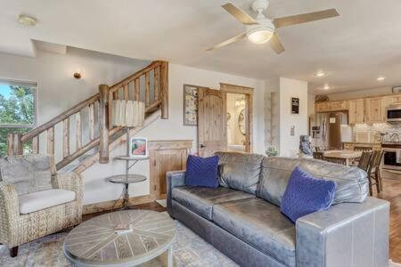 Cabin~Views~Heart Of Town~W&D~Fireplace~Kitchen Woodland Park Zewnętrze zdjęcie