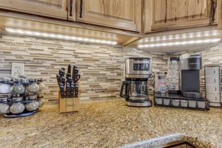 Cabin~Views~Heart Of Town~W&D~Fireplace~Kitchen Woodland Park Zewnętrze zdjęcie